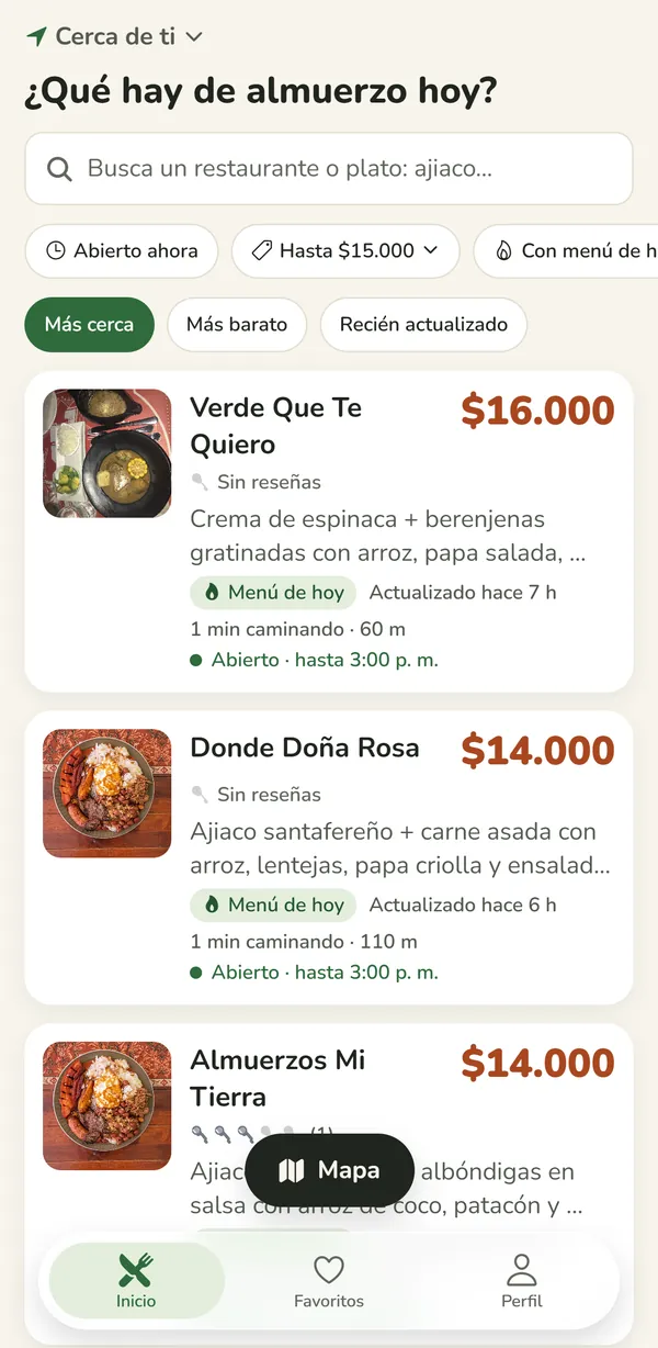 Pantalla de inicio de la app: lista de restaurantes cercanos con el plato del día, precio, minutos caminando y la etiqueta Menú de hoy